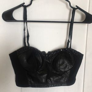 Zip up crop with studs\leather